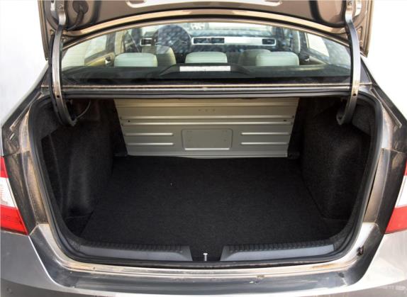 昕锐 2016款 1.6L 自动尊行版 车厢座椅   后备厢