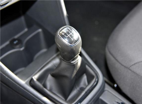 昕锐 2018款 1.6L 手动标准版 中控类   挡把