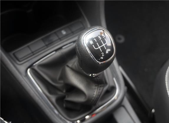 昕锐 2018款 1.6L 手动舒适版 中控类   挡把