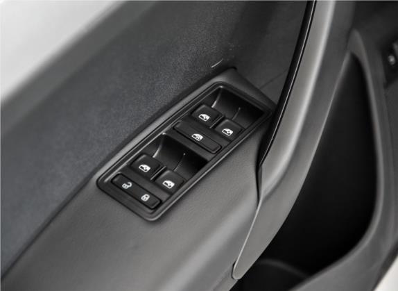 昕锐 2018款 1.6L 自动舒适版 车厢座椅   门窗控制