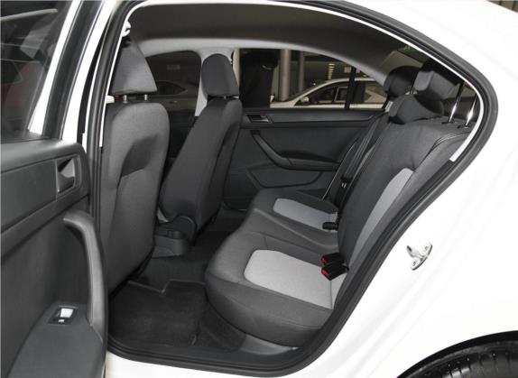 昕锐 2019款 1.5L 手动标准版 车厢座椅   后排空间