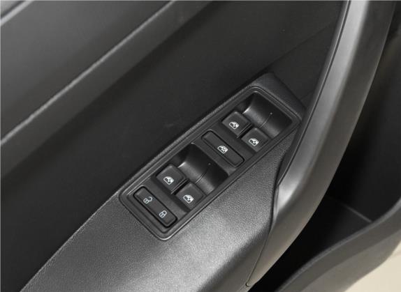 昕锐 2019款 1.5L 手动标准版 车厢座椅   门窗控制