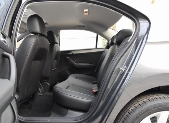 昕锐 2019款 1.5L 手动舒适版 国V 车厢座椅   后排空间