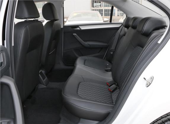 昕锐 2019款 1.5L 自动舒适版 国V 车厢座椅   后排空间