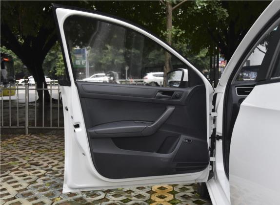 昕锐 2019款 改款 1.5L 手动标准版 国VI 车厢座椅   前门板