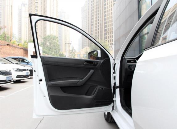 昕锐 2019款 改款 1.5L 自动标准版 国VI 车厢座椅   前门板