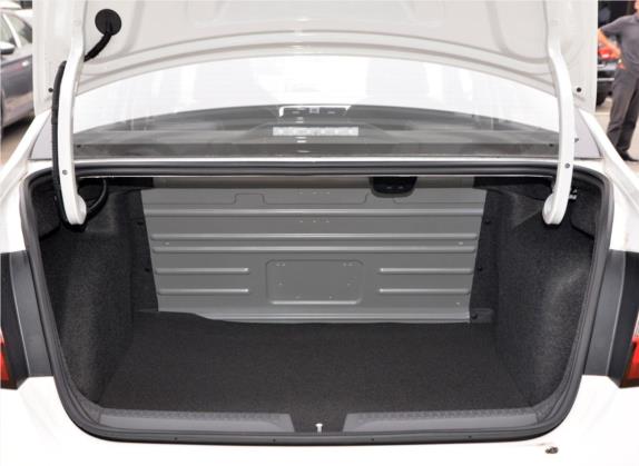 昕锐 2019款 1.5L 手动舒适版 国VI 车厢座椅   后备厢