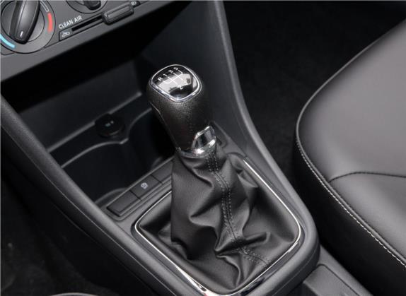 昕锐 2019款 1.5L 手动舒适版 国VI 中控类   挡把