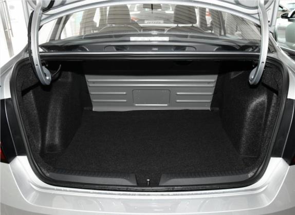 昕锐 2019款 1.5L 自动舒适版 国VI 车厢座椅   后备厢