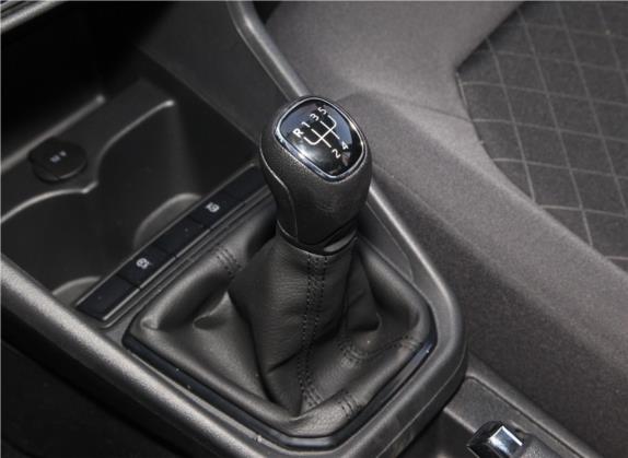 昕锐 2020款 1.5L 手动标准版 中控类   挡把