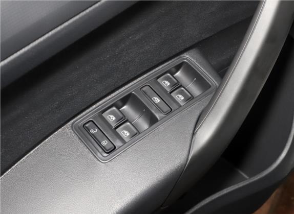 昕锐 2020款 1.5L 自动标准版 车厢座椅   门窗控制