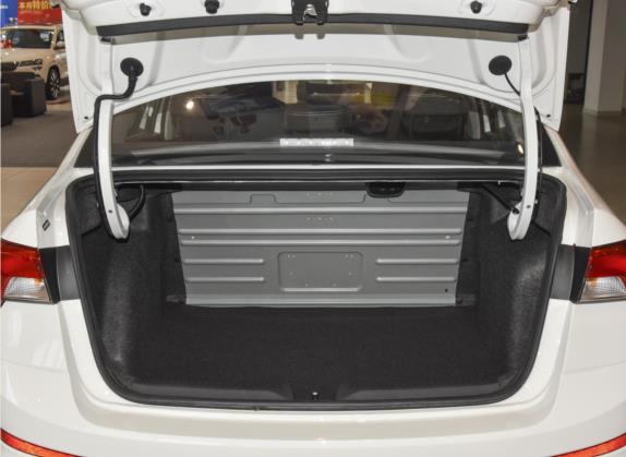 昕锐 2022款 1.5L 自动舒享版 车厢座椅   后备厢