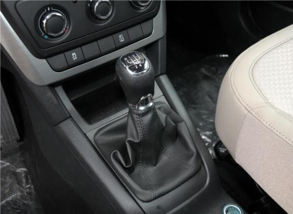 Yeti 2014款 1.4TSI 手动探索版 中控类   挡把