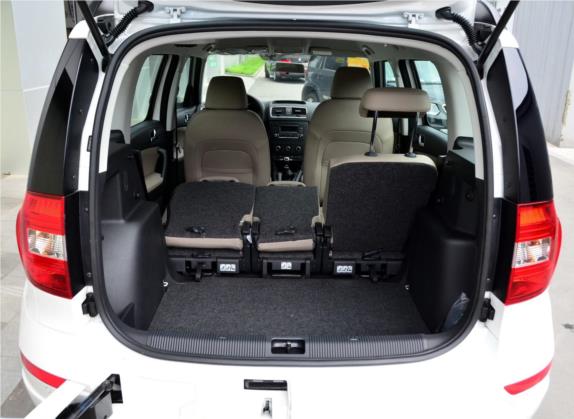 Yeti 2014款 1.6L 手动炫彩版 车厢座椅   后备厢