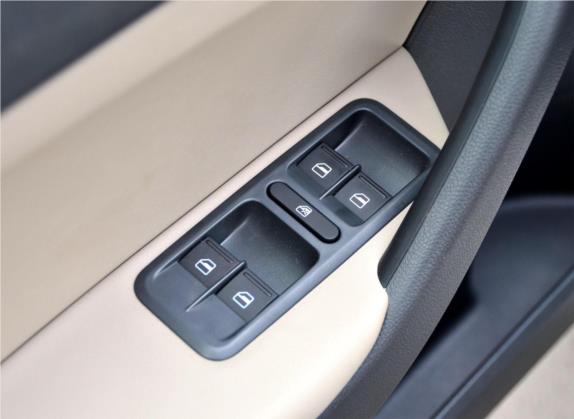 Yeti 2014款 1.6L 手动炫彩版 车厢座椅   门窗控制