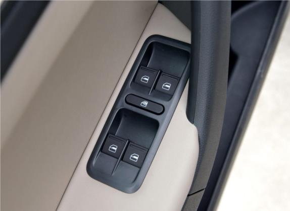 Yeti 2014款 1.4TSI 手动炫彩版 车厢座椅   门窗控制