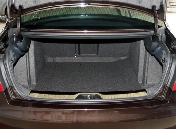 速派 2013款 2.0TSI DSG尊仕版 车厢座椅   后备厢