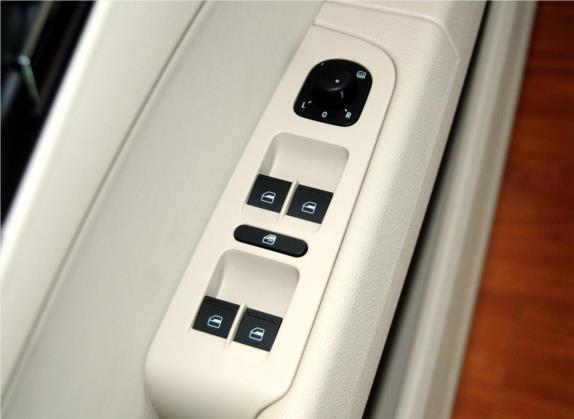 速派 2013款 2.0TSI DSG尊仕版 车厢座椅   门窗控制