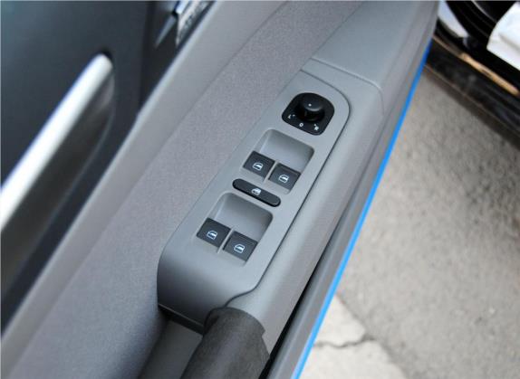 速派 2013款 1.4TSI 手动绅仕版 车厢座椅   门窗控制
