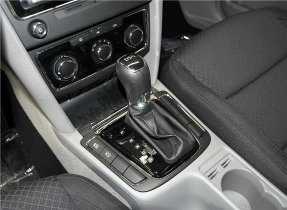 速派 2013款 1.4TSI DSG绅仕版 中控类   挡把