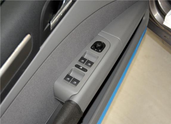速派 2013款 1.4TSI DSG绅仕版 车厢座椅   门窗控制