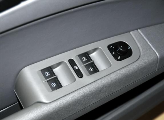 速派 2013款 1.4TSI DSG名仕版 车厢座椅   门窗控制