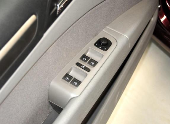 速派 2013款 1.4TSI DSG绿动版 车厢座椅   门窗控制