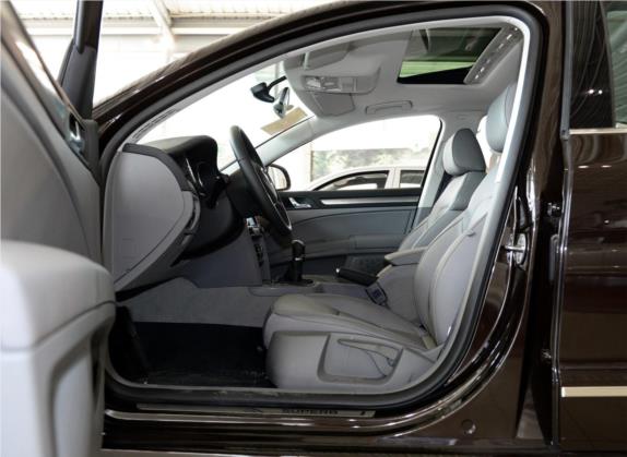 速派 2013款 1.8TSI 手动名仕版 车厢座椅   前排空间