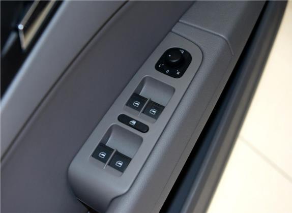 速派 2013款 1.8TSI 手动名仕版 车厢座椅   门窗控制