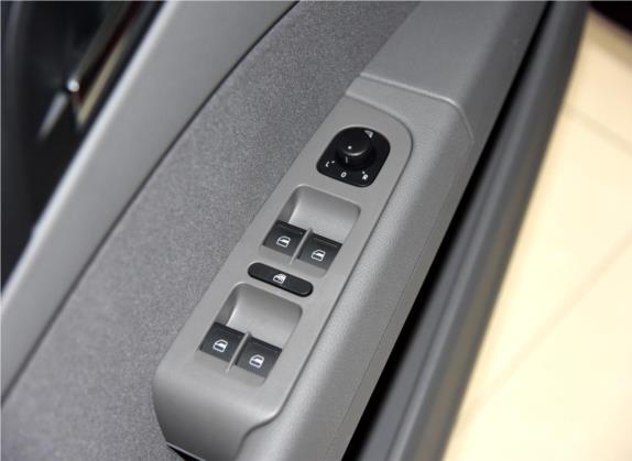 速派 2015款 1.8TSI 手动绅仕版 车厢座椅   门窗控制