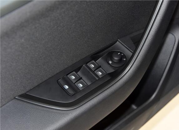 速派 2016款 TSI280 手动前行版 车厢座椅   门窗控制