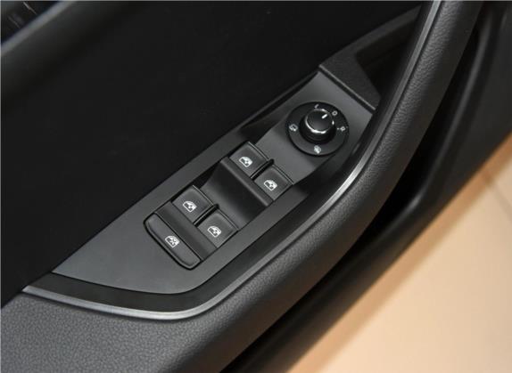 速派 2016款 TSI280 DSG冠军版 车厢座椅   门窗控制