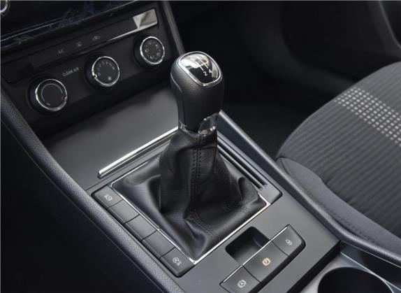 速派 2018款 TSI280 手动标准版 国V 中控类   挡把