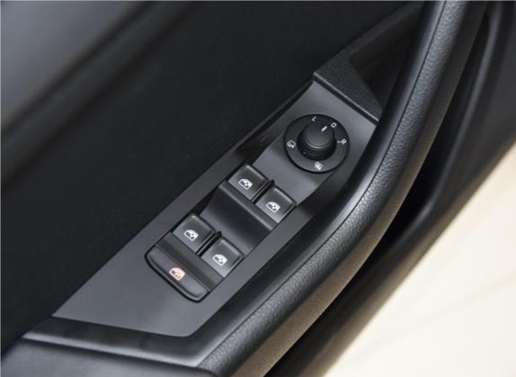 速派 2018款 TSI280 DSG舒适版 国V 车厢座椅   门窗控制