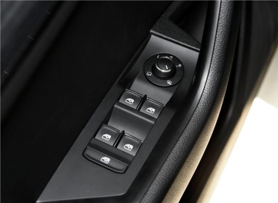 速派 2018款 TSI330 DSG豪华版 国V 车厢座椅   门窗控制