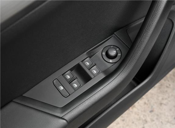 速派 2018款 TSI330 DSG舒适版 国VI 车厢座椅   门窗控制