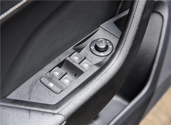 速派 2019款 TSI330 DSG豪华版 车厢座椅   门窗控制