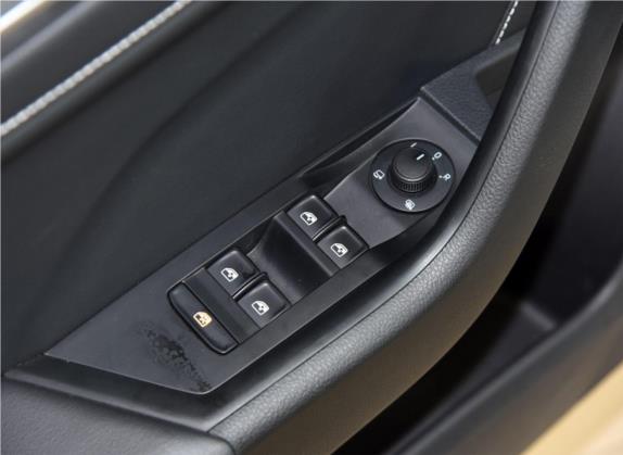 速派 2019款 改款 TSI330 DSG舒适版 车厢座椅   门窗控制