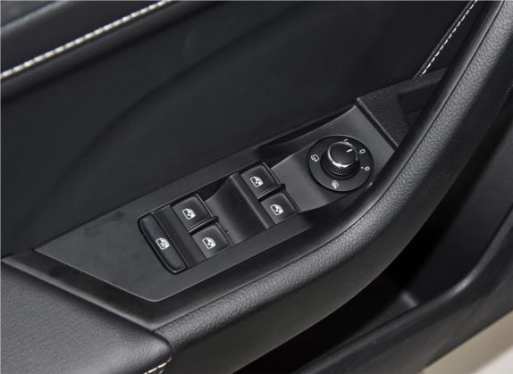 速派 2019款 改款 TSI330 DSG豪华版 车厢座椅   门窗控制