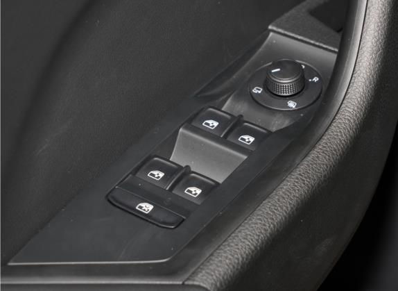 速派 2022款 TSI280 DSG尊享版 车厢座椅   门窗控制