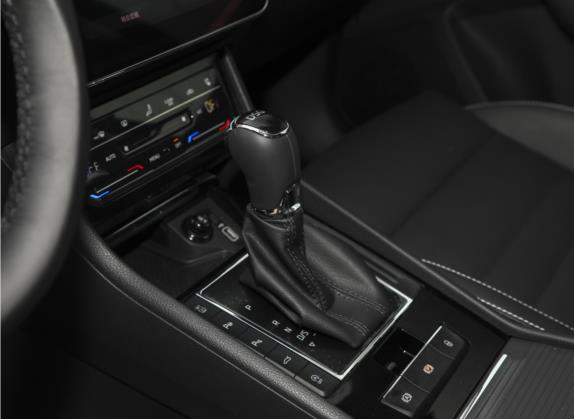 速派 2022款 TSI330 DSG奢享版 中控类   挡把