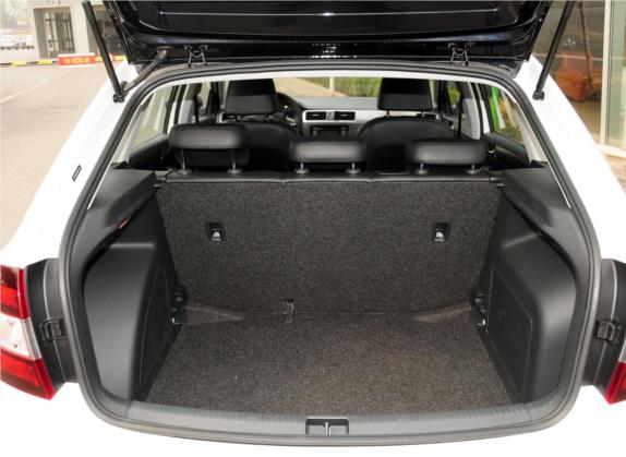 昕动 2014款 1.6L 自动悦享版 车厢座椅   后备厢