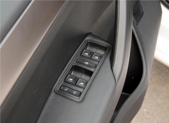 昕动 2014款 1.6L 自动悦享版 车厢座椅   门窗控制
