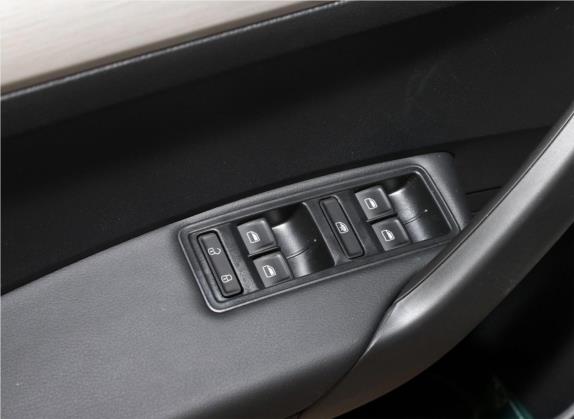 昕动 2014款 1.4TSI DSG舒享版 车厢座椅   门窗控制
