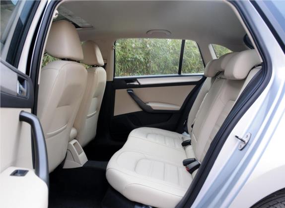 昕动 2014款 1.4TSI DSG致享版 车厢座椅   后排空间