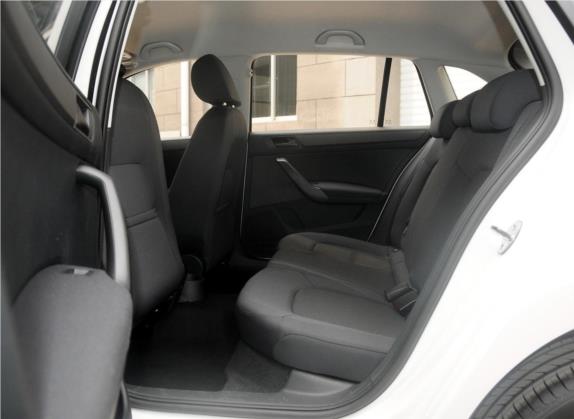 昕动 2014款 1.6L 手动乐享版 车厢座椅   后排空间