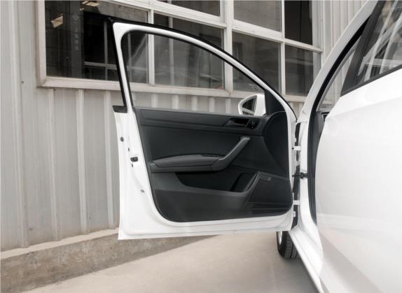 昕动 2014款 1.6L 手动乐享版 车厢座椅   前门板