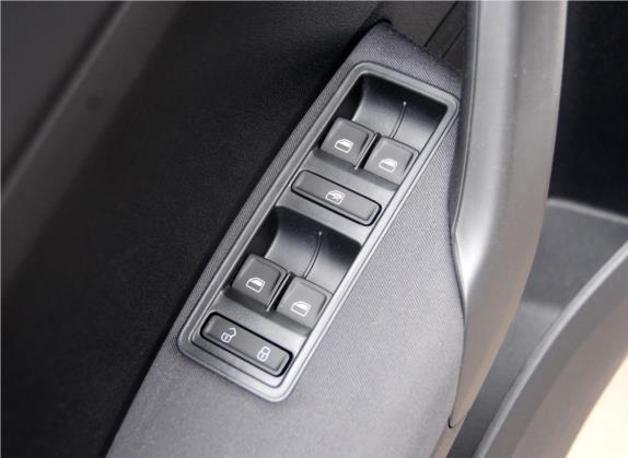 昕动 2014款 1.6L 手动乐享版 车厢座椅   门窗控制