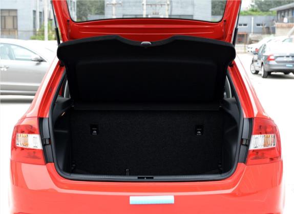 昕动 2014款 1.4TSI DSG乐享版 车厢座椅   后备厢