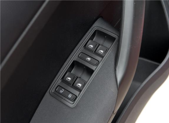 昕动 2014款 1.4TSI DSG乐享版 车厢座椅   门窗控制